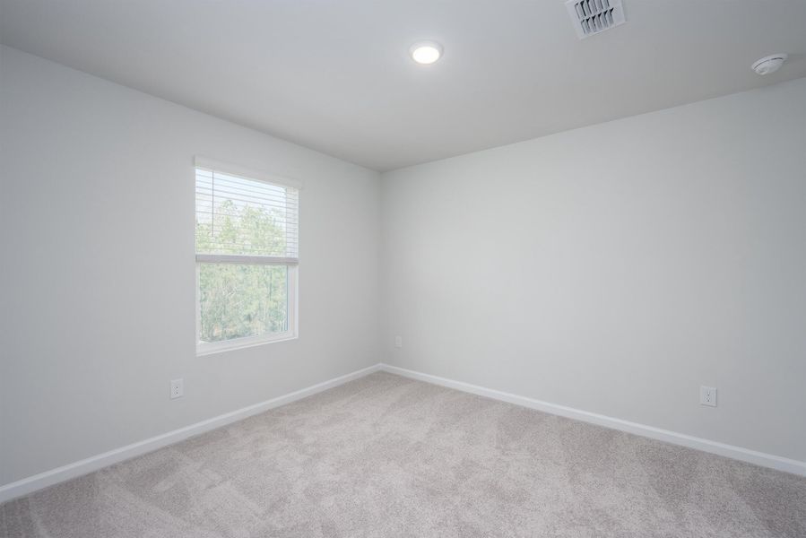 Spacious, unfurnished interior of a new home in Bradford Pointe, Summerville (Image 16).