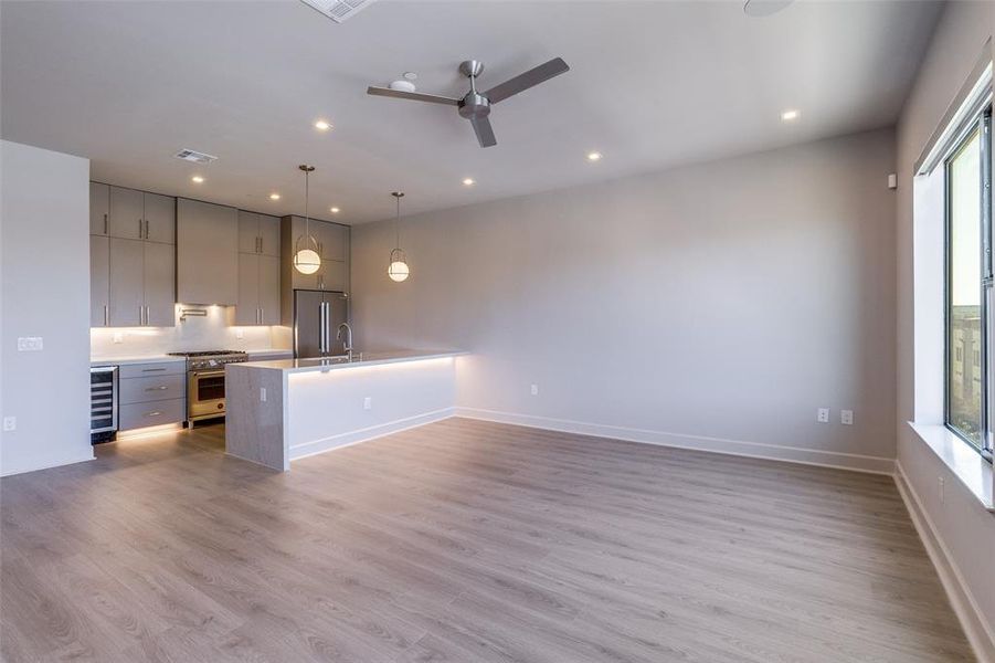 Spacious, unfurnished interior of a new home in , Dallas (Image 10).