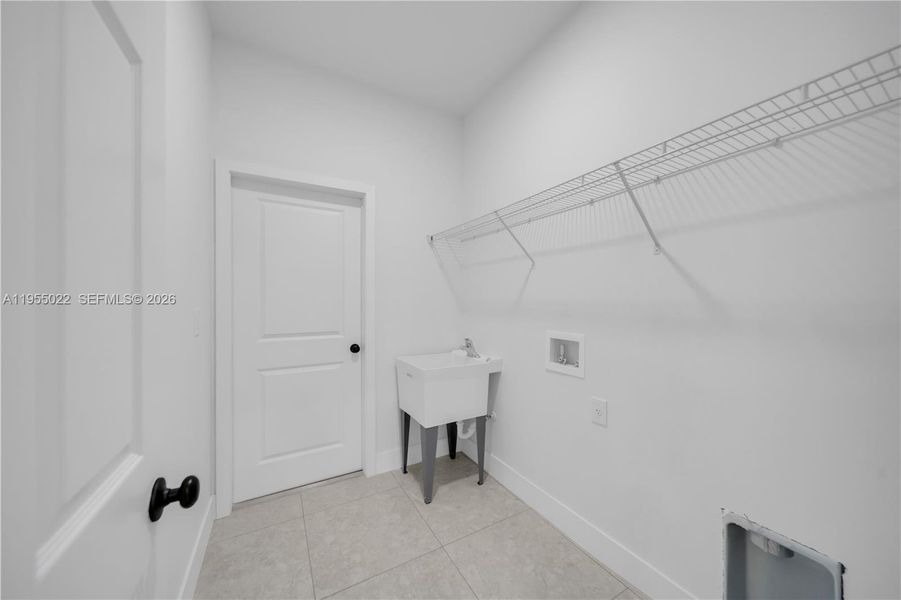 Spacious, unfurnished interior of a new home in , Lehigh Acres (Image 35).