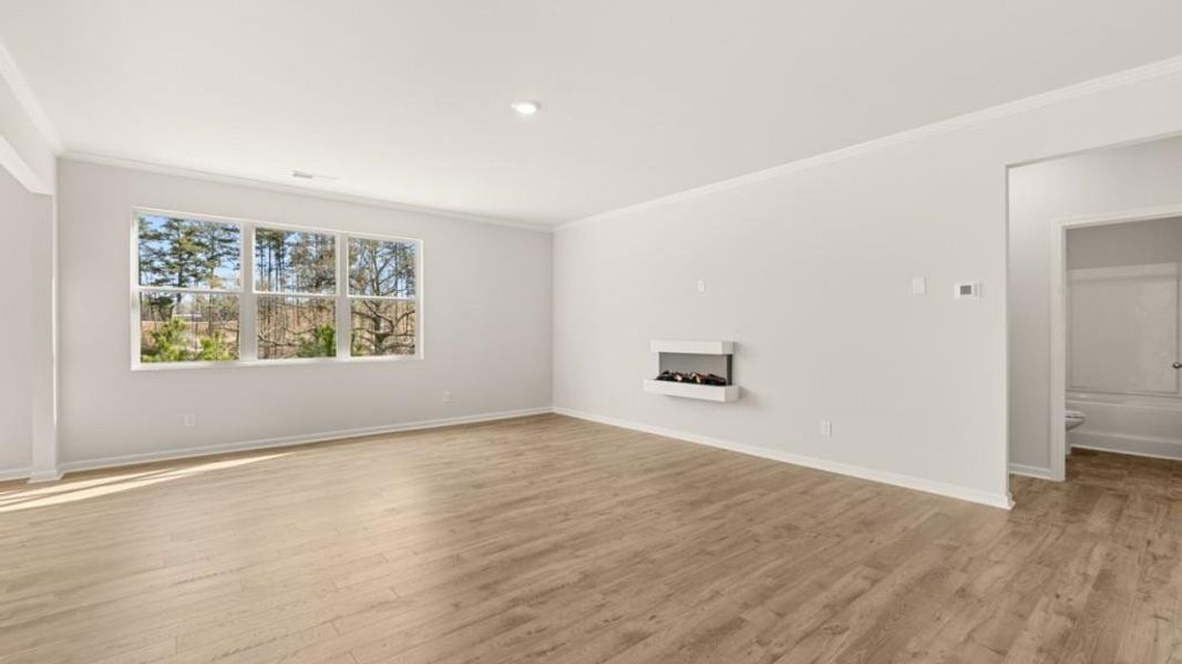Spacious, unfurnished interior of a new home in Thompson Ridge, Dallas (Image 22).