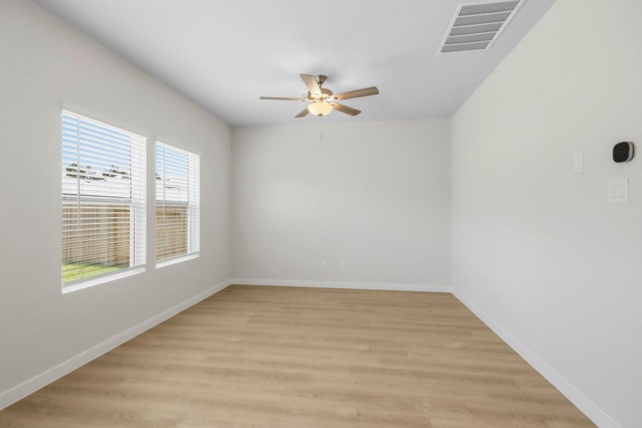 Spacious, unfurnished interior of a new home in Crockett Meadows, Conroe (Image 19).
