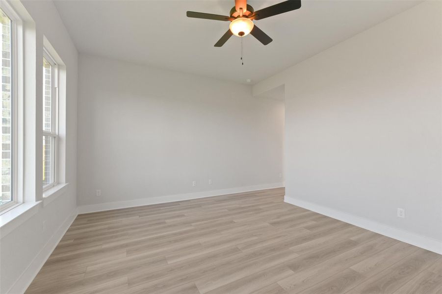 Spacious, unfurnished interior of a new home in Lago Mar, Texas City (Image 25).