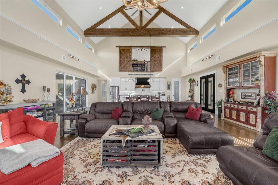 Community amenities in , Quinlan (Image 32).