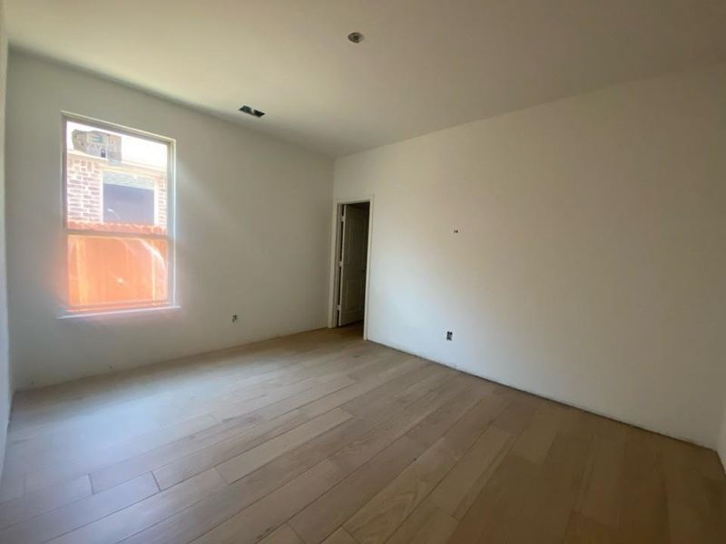 Spacious, unfurnished interior of a new home in Morningstar, Aledo (Image 6).