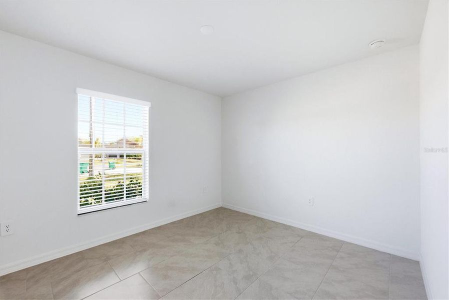 Spacious, unfurnished interior of a new home in Rotonda Lakes, Rotonda West (Image 34).