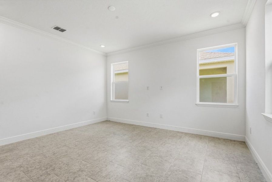 Spacious, unfurnished interior of a new home in Eden Hills, Lake Alfred (Image 23).