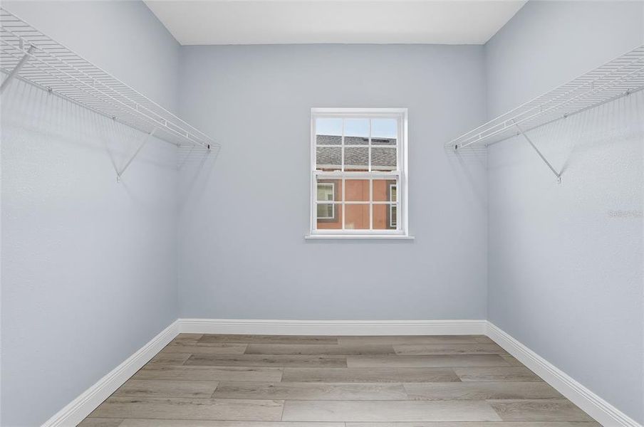 Spacious, unfurnished interior of a new home in , Tarpon Springs (Image 32).