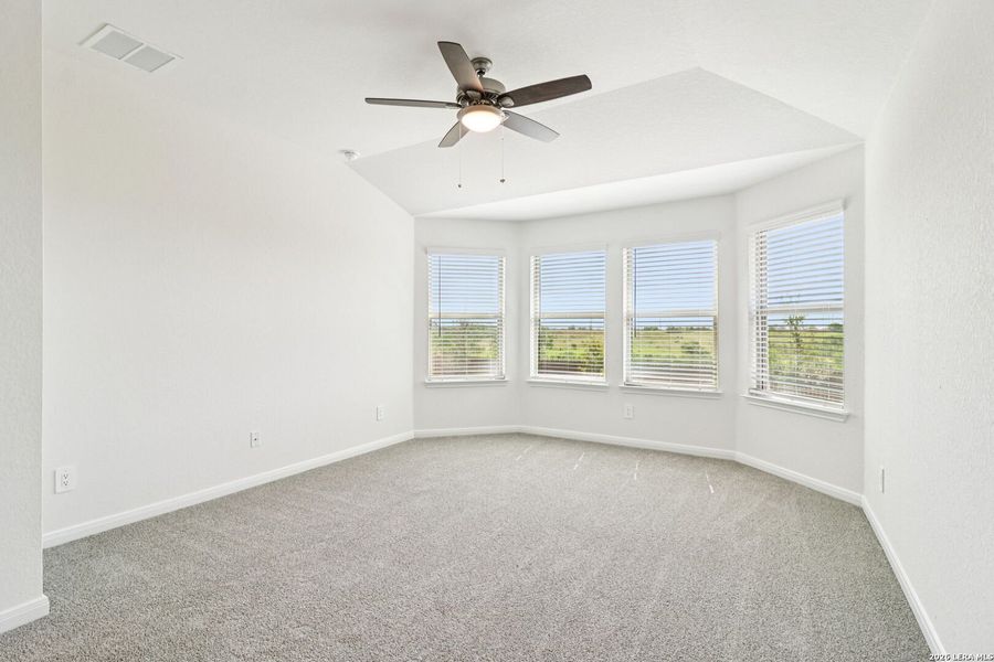Spacious, unfurnished interior of a new home in Catalina, Converse (Image 20).