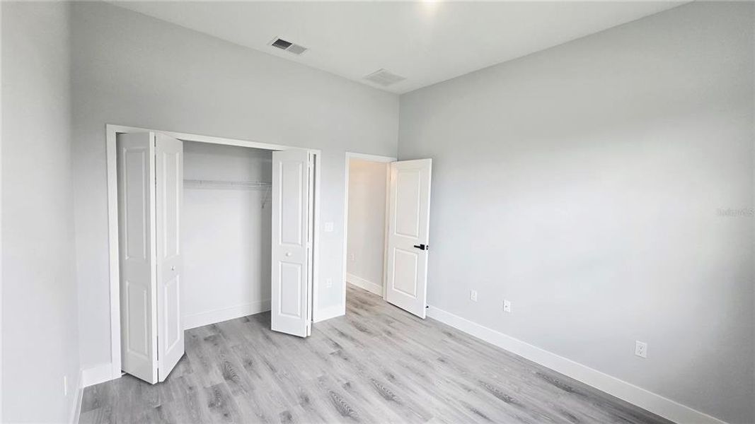 Spacious, unfurnished interior of a new home in , Ocala (Image 27).