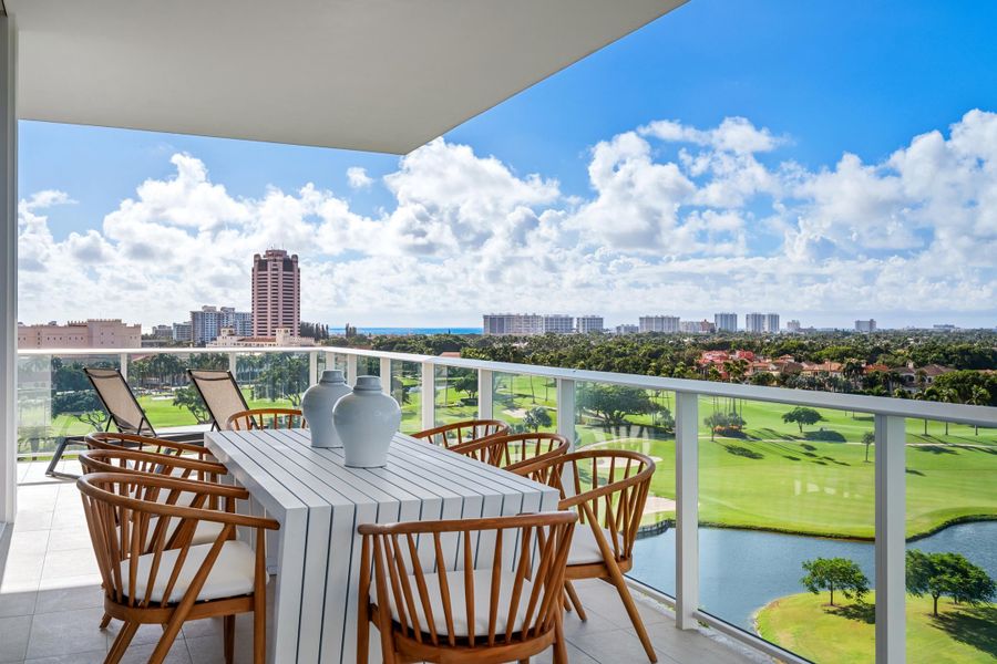 BALCONY DINING