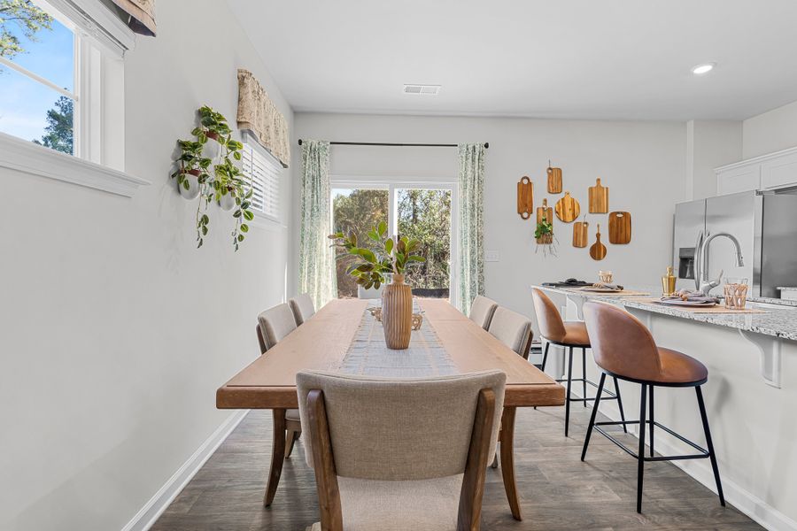 Representative furnished interior of a home built from the Oak by McGuinn Homes in Faith Hill, West Columbia (Image 9).