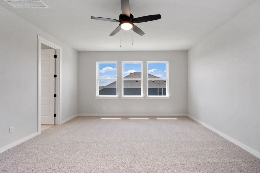 Spacious, unfurnished interior of a new home in Lariat, Liberty Hill (Image 38).