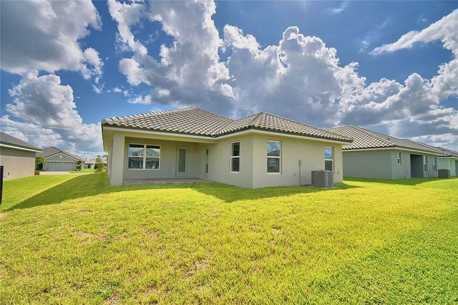 Exterior details and patio area of a home in Lake Juliana Estates, Auburndale (Image 17).