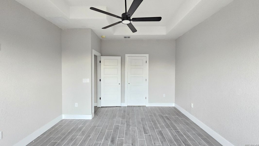 Spacious, unfurnished interior of a new home in , Atascosa (Image 16).