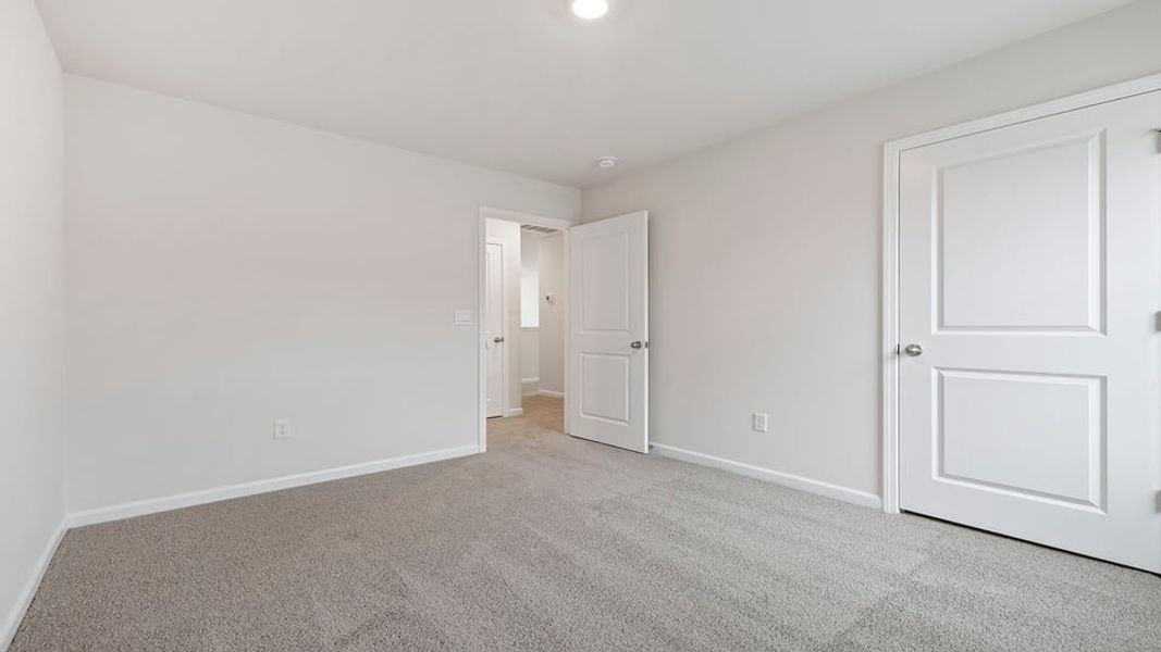 Spacious, unfurnished interior of a new home in Lakestone, Woodruff (Image 23).