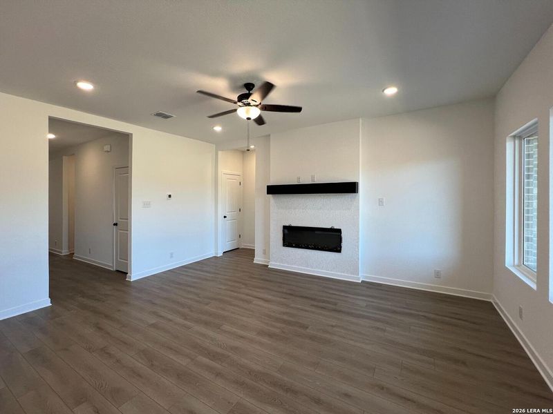 Spacious, unfurnished interior of a new home in Nopal Valley, San Antonio (Image 17). Spacious, unfurnished interior of a new home in Nopal Valley, San Antonio (Image 17).