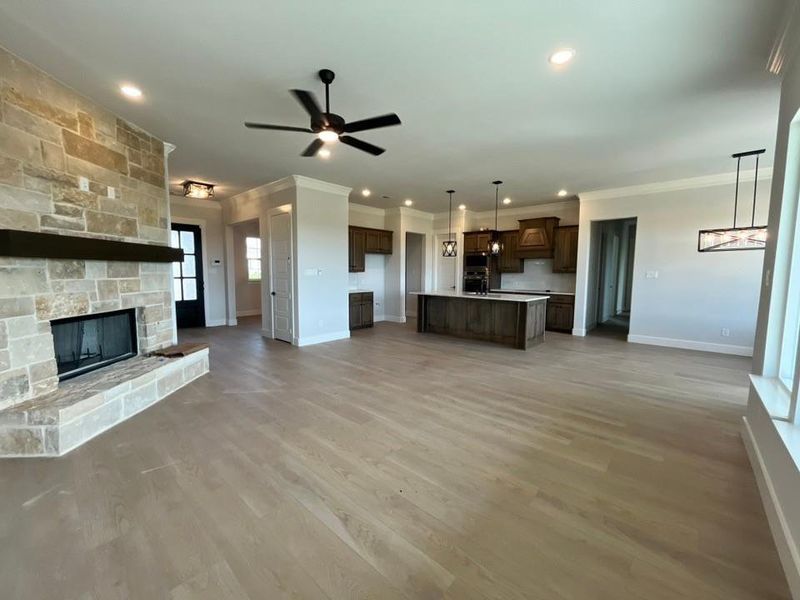 Spacious, unfurnished interior of a new home in Eagle Ridge Estates, Weatherford (Image 12).