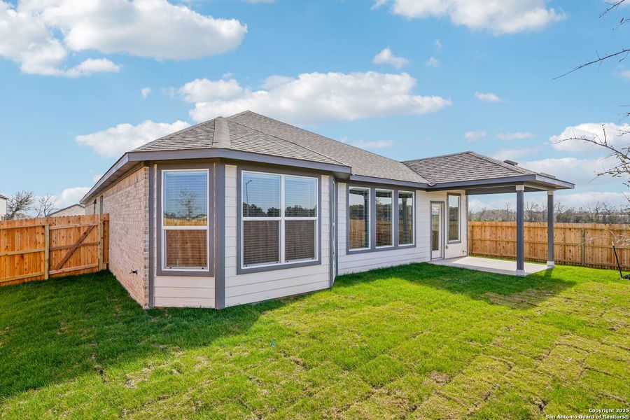 Exterior details and patio area of a home in Carmel Ranch, Schertz (Image 24).