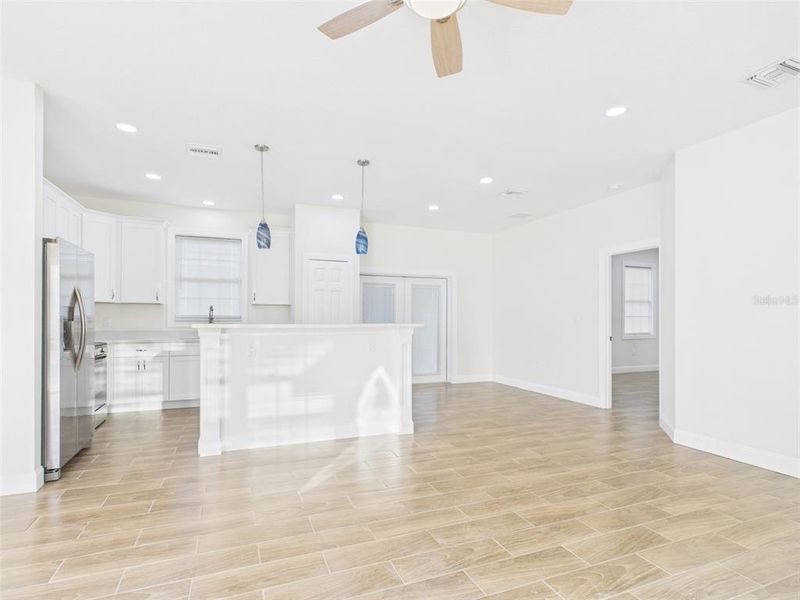 Spacious, unfurnished interior of a new home in , Fort Meade (Image 10).