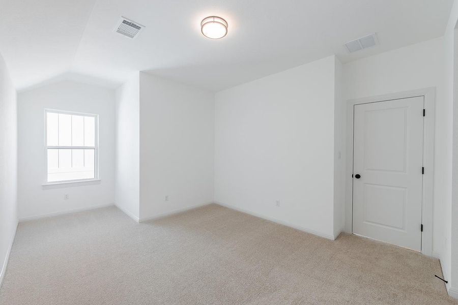 Spacious, unfurnished interior of a new home in Lariat - 80', Liberty Hill (Image 19).