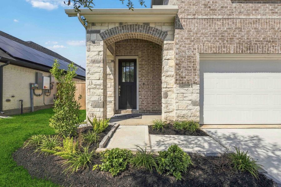 Exterior details and patio area of a home in Laurel Landing, Alvin (Image 2).