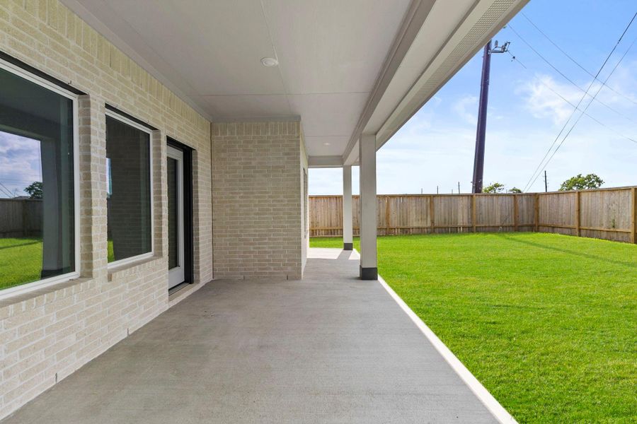 Exterior details and patio area of a home in Riverside Estates, Mont Belvieu (Image 4).