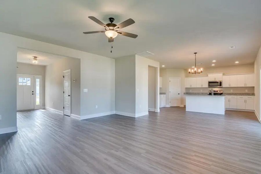Spacious, unfurnished interior of a new home in , Edgefield (Image 5).