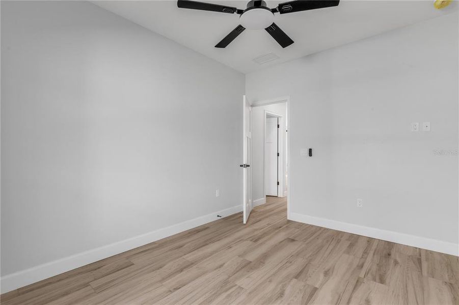 Spacious, unfurnished interior of a new home in , Oak Hill (Image 39).