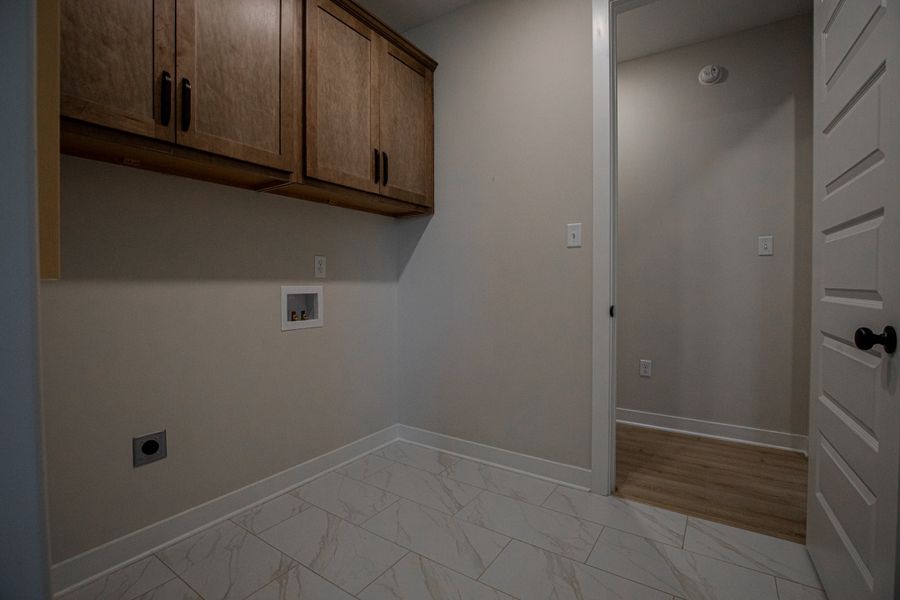 Representative unfurnished interior of a home built from the Willow by Grant & Co in Manor at Hall Creek, Arlington (Image 137).