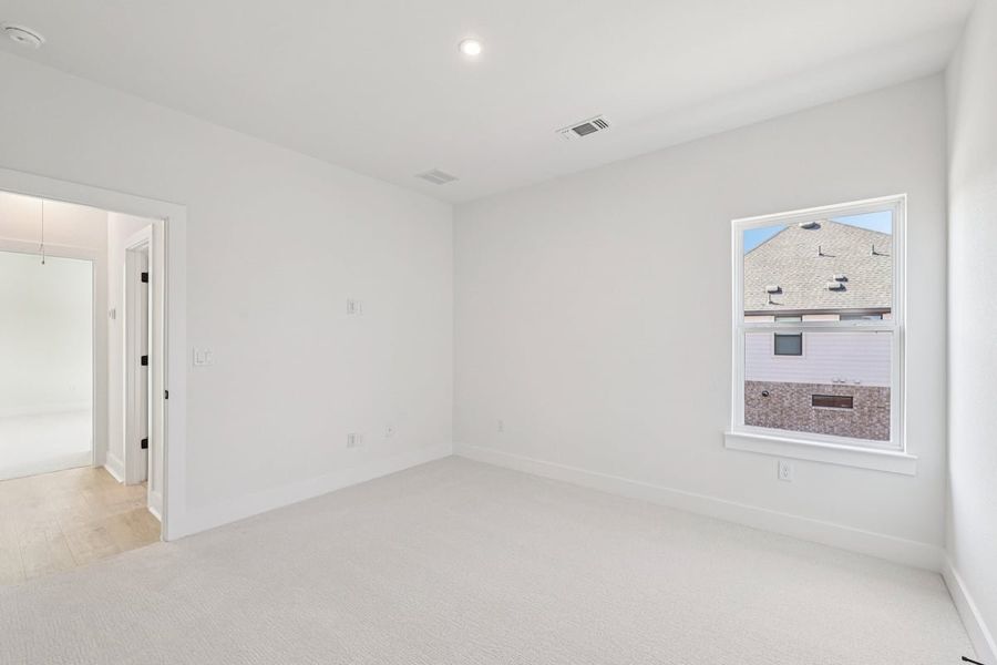 Spacious, unfurnished interior of a new home in Sauls Ranch, Round Rock (Image 22).