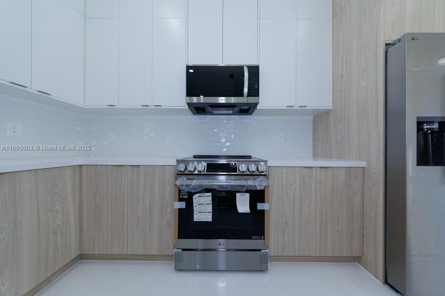 Furnished interior view inside a new home in , Lehigh Acres (Image 4).