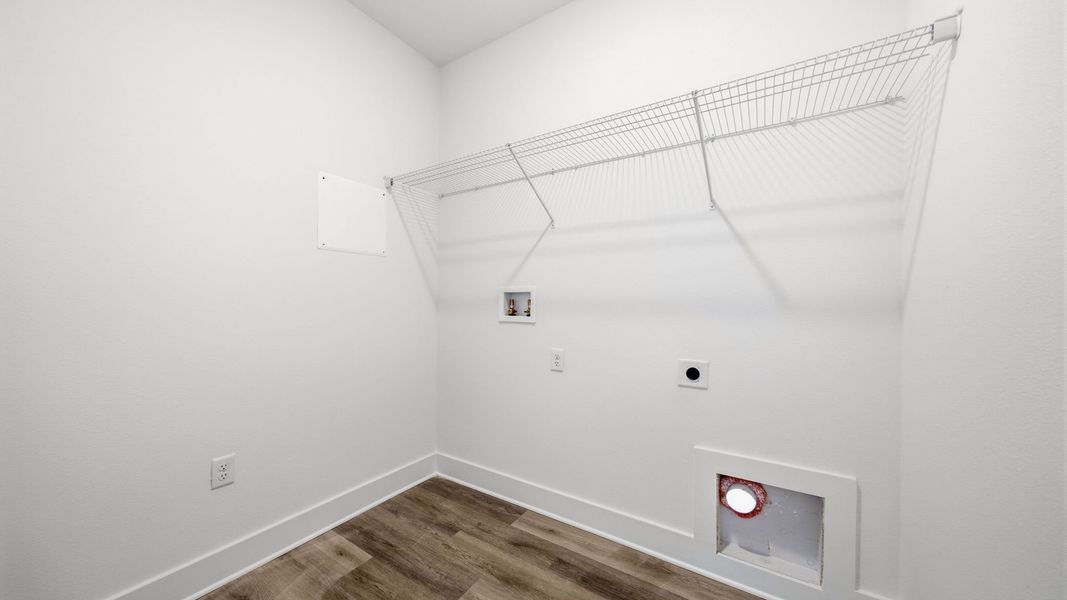 Spacious, unfurnished interior of a new home in Colonial East, Panama City Beach (Image 27).