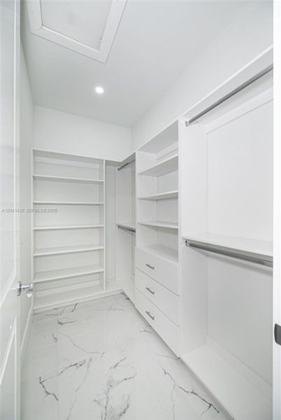 Spacious, unfurnished interior of a new home in , Lehigh Acres (Image 18).
