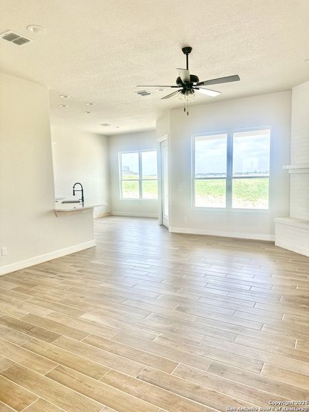 Spacious, unfurnished interior of a new home in , La Vernia (Image 38). Spacious, unfurnished interior of a new home in , La Vernia (Image 38).