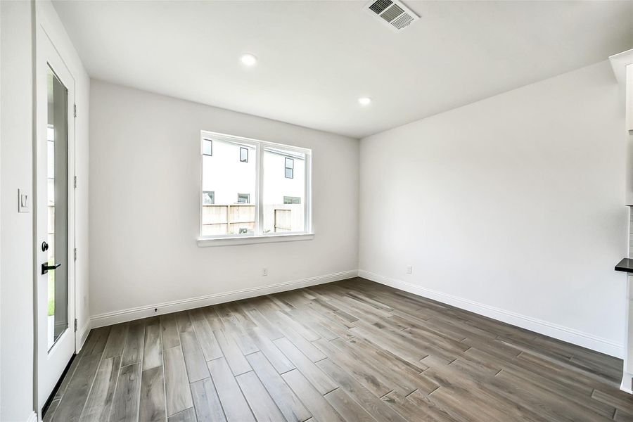 Spacious, unfurnished interior of a new home in Sienna 40', Missouri City (Image 24). Spacious, unfurnished interior of a new home in Sienna 40', Missouri City (Image 24).