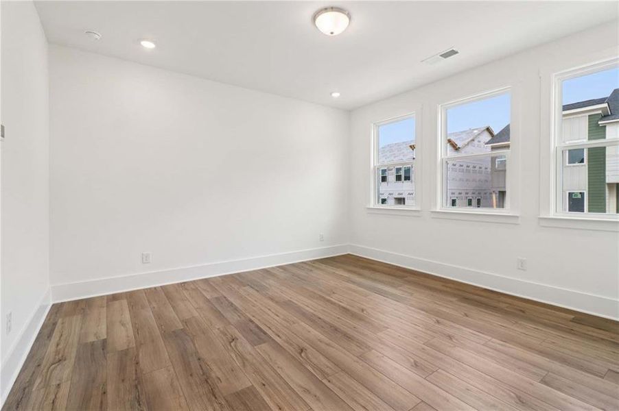 Spacious, unfurnished interior of a new home in Park Vue, Atlanta (Image 25).