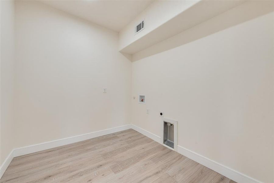 Spacious, unfurnished interior of a new home in , Dallas (Image 14).