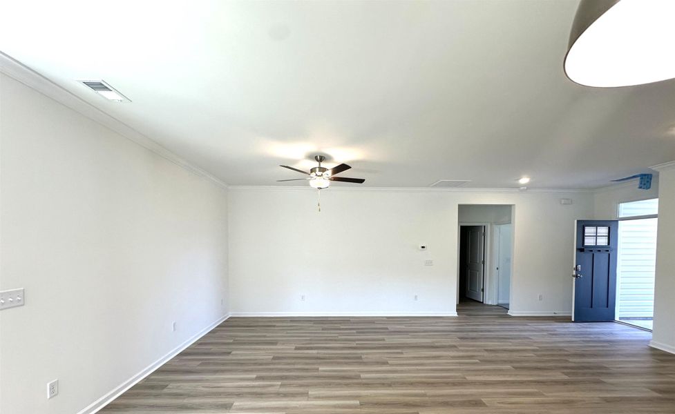 Spacious, unfurnished interior of a new home in Oak Hollow, Longs (Image 7).