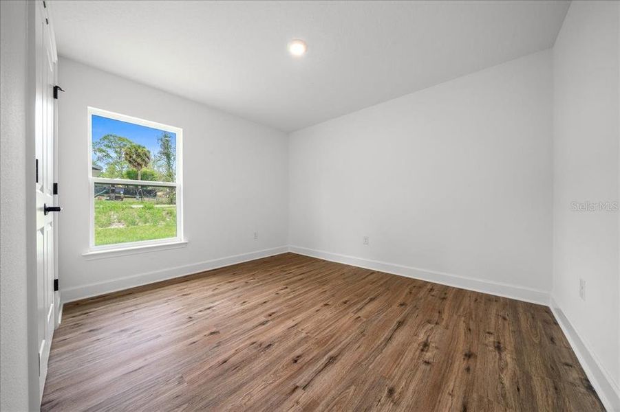 Spacious, unfurnished interior of a new home in , Weeki Wachee (Image 56).