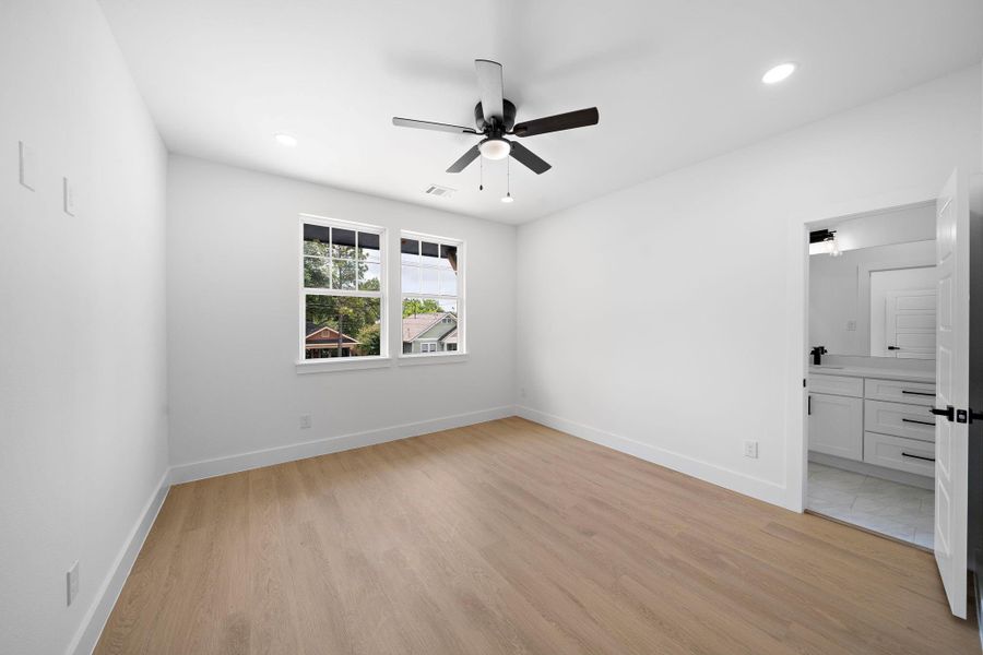 The other secondary bedroom. The other secondary bedroom.