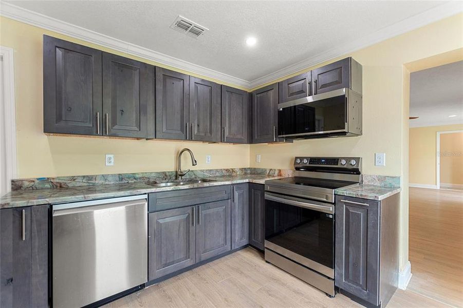 Furnished interior view inside a new home in , Bartow (Image 12).