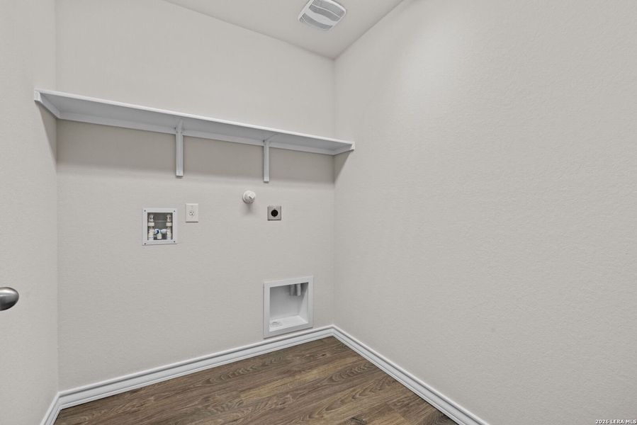 Spacious, unfurnished interior of a new home in Redbird Ranch, San Antonio (Image 15).