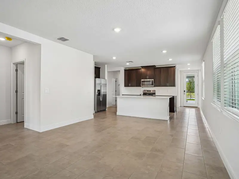 Spacious, unfurnished interior of a new home in Villamar - Classic Series, Winter Haven (Image 12).