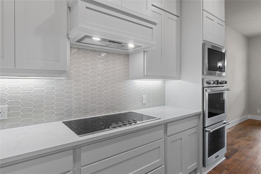 Furnished interior view inside a new home in King Crossing Estates, Van Alstyne (Image 8).