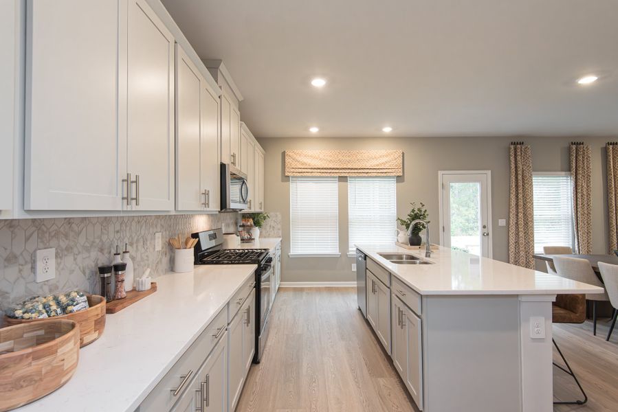Furnished interior view inside a new home in Ivey Township, Dallas (Image 8).