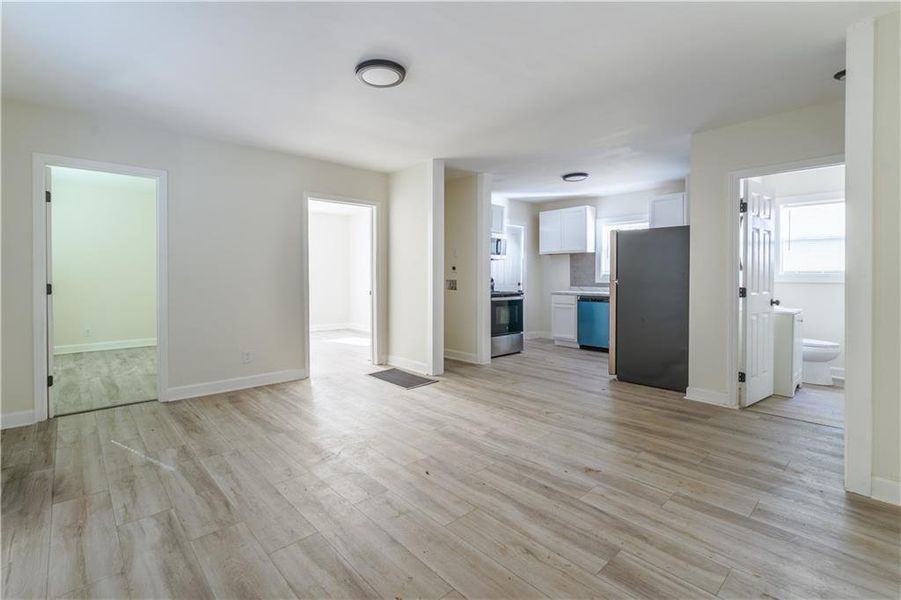 Spacious, unfurnished interior of a new home in , Atlanta (Image 19).