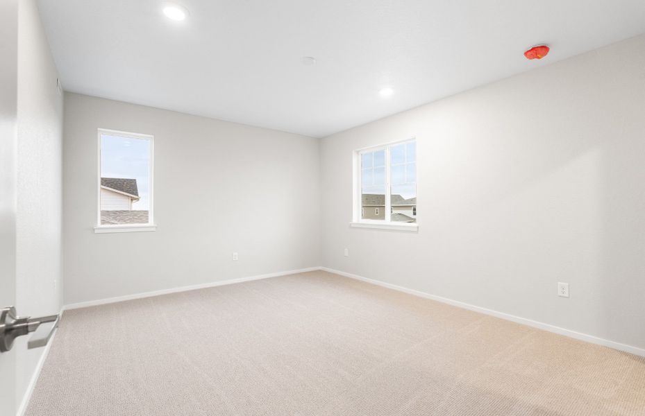 Spacious, unfurnished interior of a new home in Harvest Crossing, Aurora (Image 14).