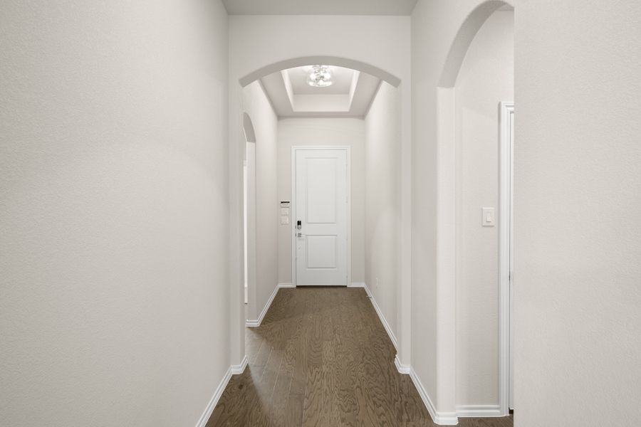 Spacious, unfurnished interior of a new home in Summer Crest, Fort Worth (Image 15).
