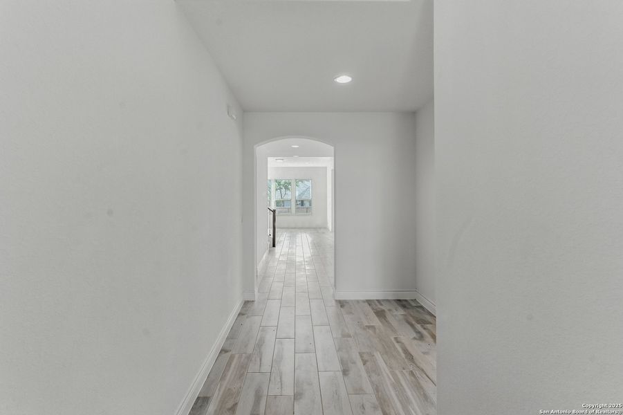 Spacious, unfurnished interior of a new home in Bison Ridge, San Antonio (Image 15). Spacious, unfurnished interior of a new home in Bison Ridge, San Antonio (Image 15).