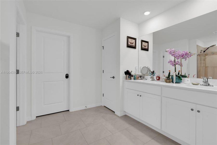 Furnished interior view inside a new home in , Lehigh Acres (Image 10).